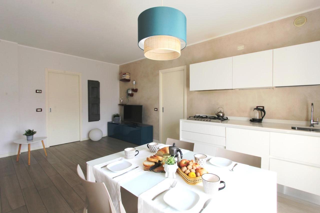 La Casa Di Cele Apartment เดเซนซาโนเดลการ์ดา ภายนอก รูปภาพ