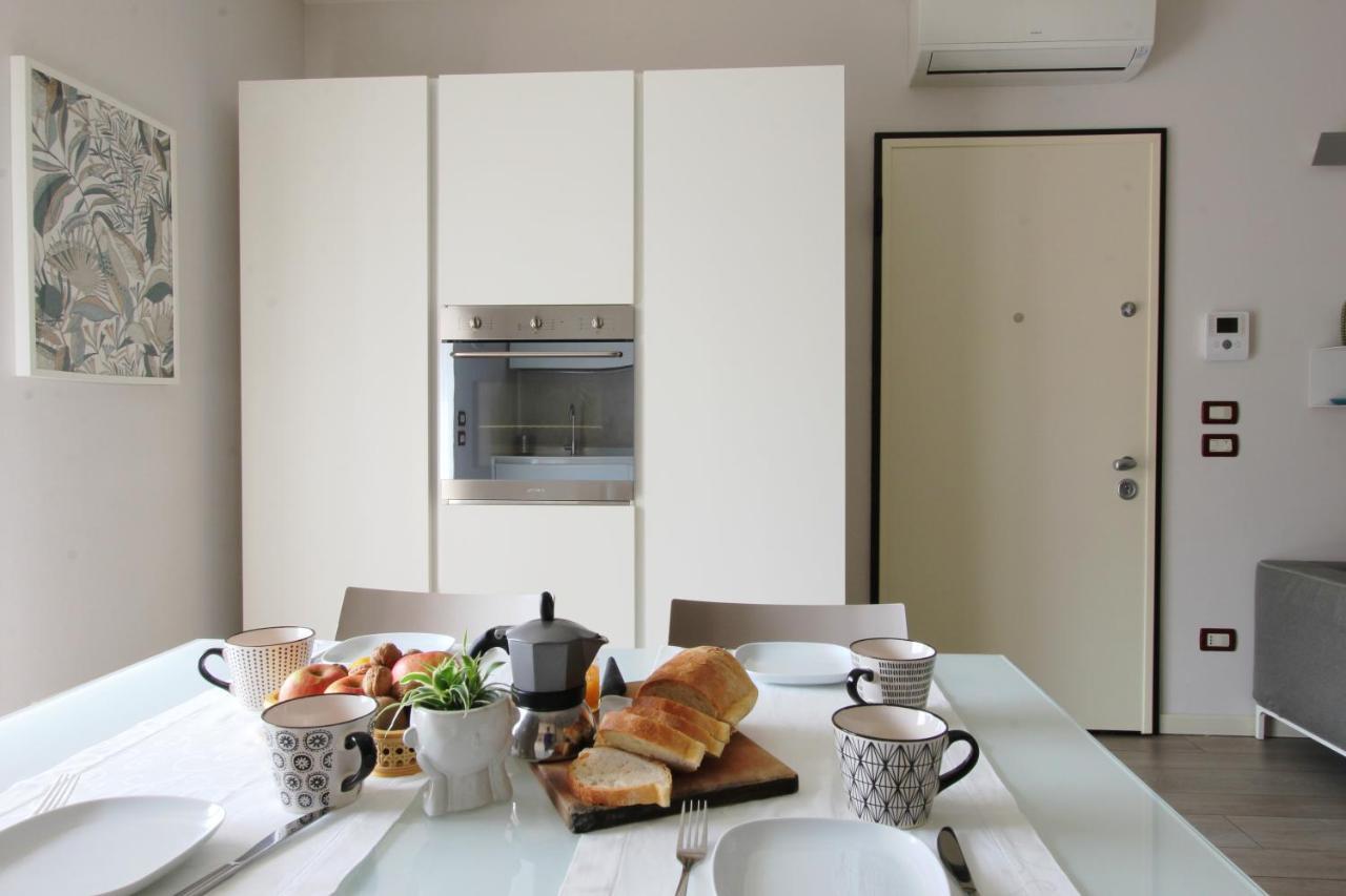 La Casa Di Cele Apartment เดเซนซาโนเดลการ์ดา ภายนอก รูปภาพ